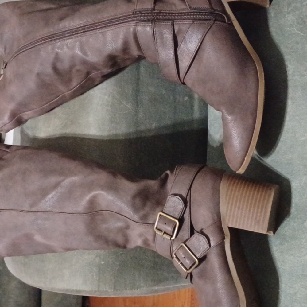 A  beautiful  brown leather boots.